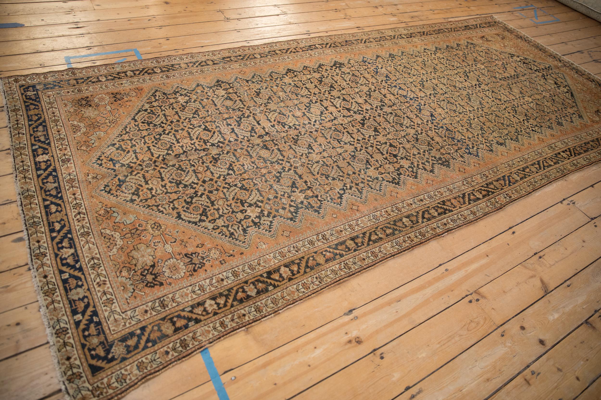 Vintage Distressed Malayer Teppich Läufer im Angebot 1