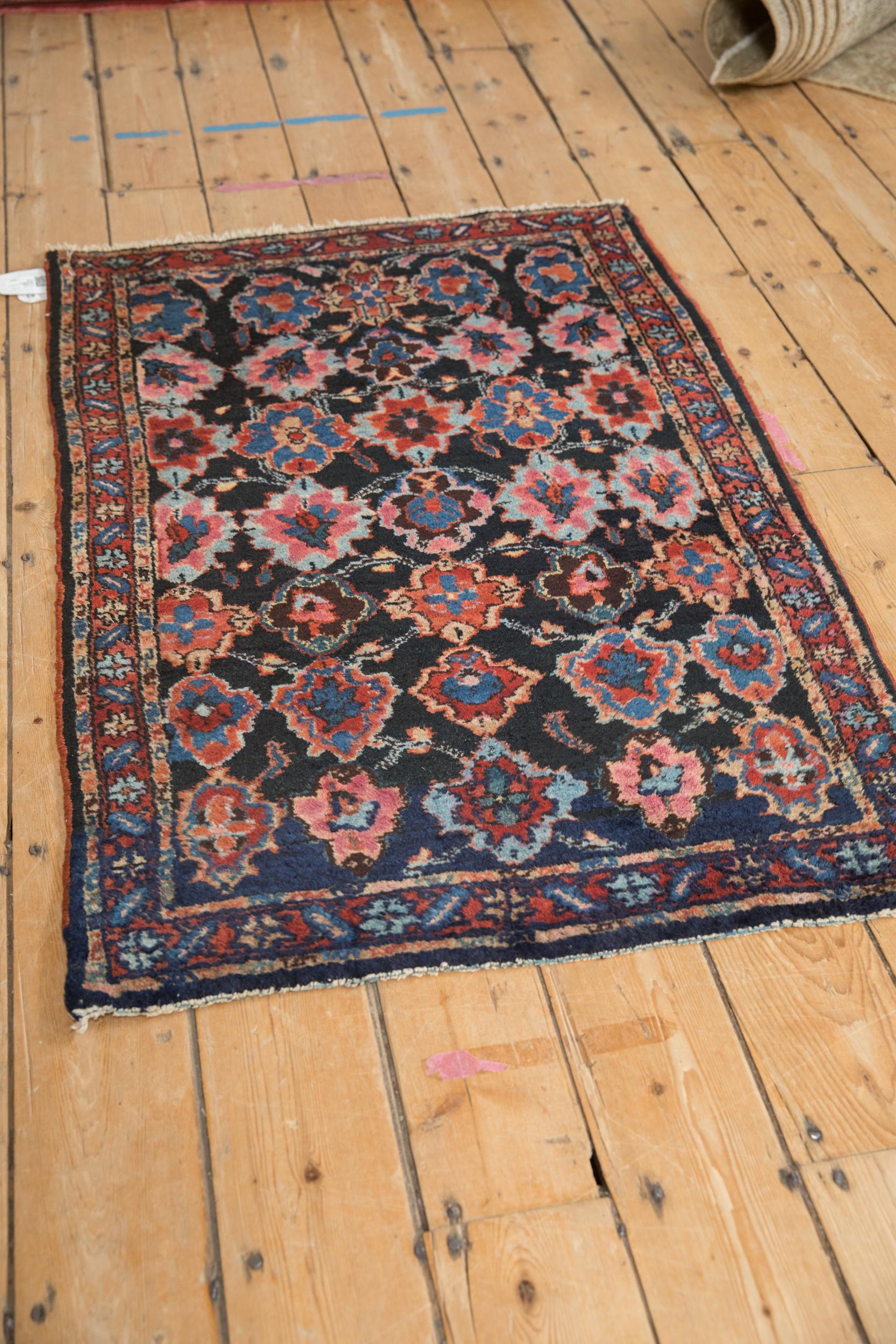 Vintage Bibikabad Rug In Good Condition For Sale In Katonah, NY