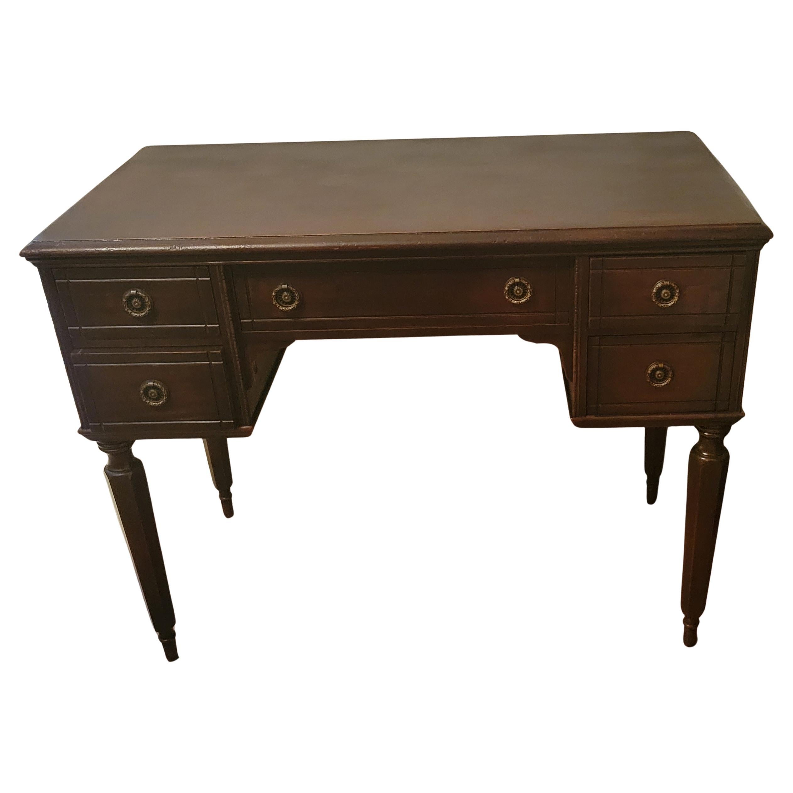 Bureau ancien en acajou avec 5 tiroirs