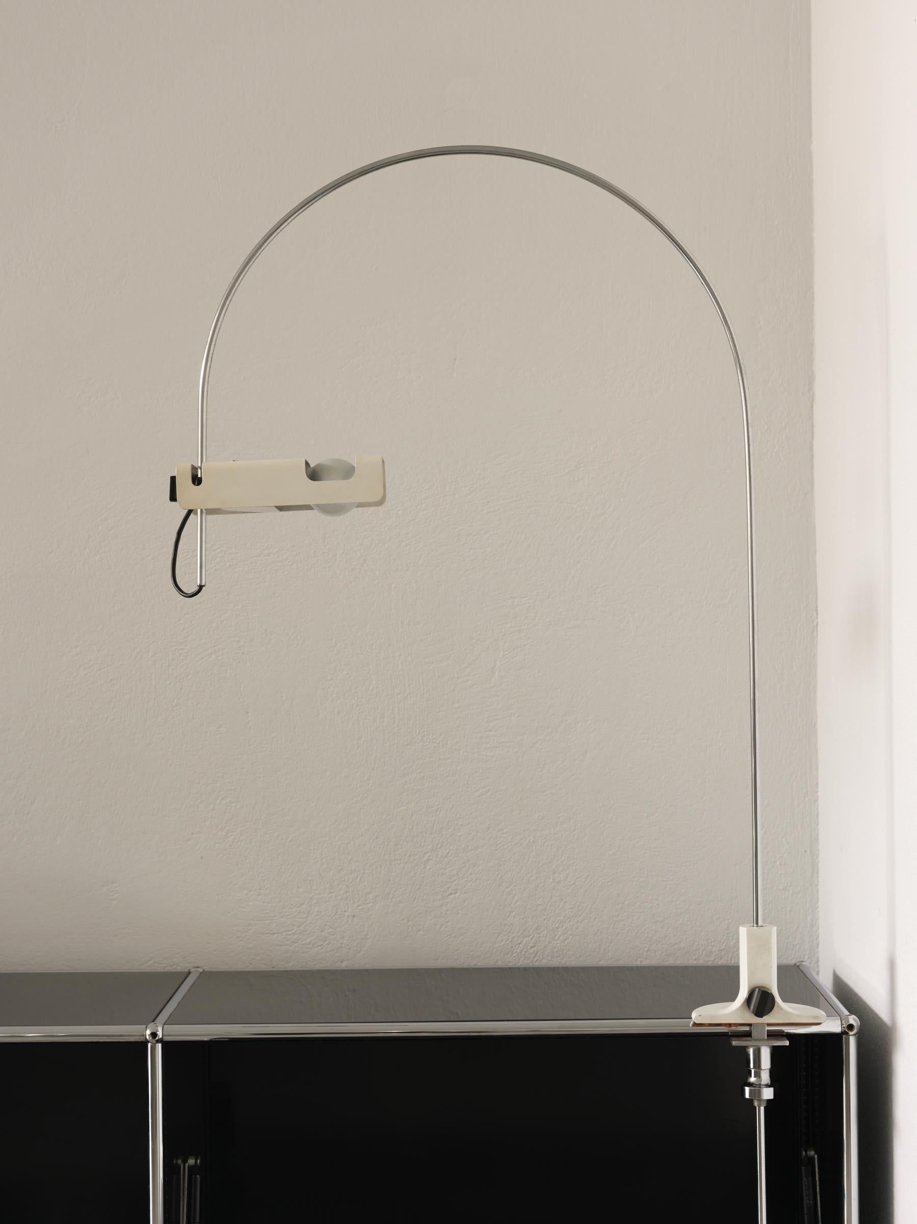 clamp lamp
White Spider Model
Designer Joe Colombo
Italian Manufacture Oluce
design
70's
excellent state of conservation
Slight signs of ordinary wear and tear of the time