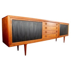Extra long Danish sideboard in Teak, oak and leatherette, 280 cm, Nanna Ditzel.