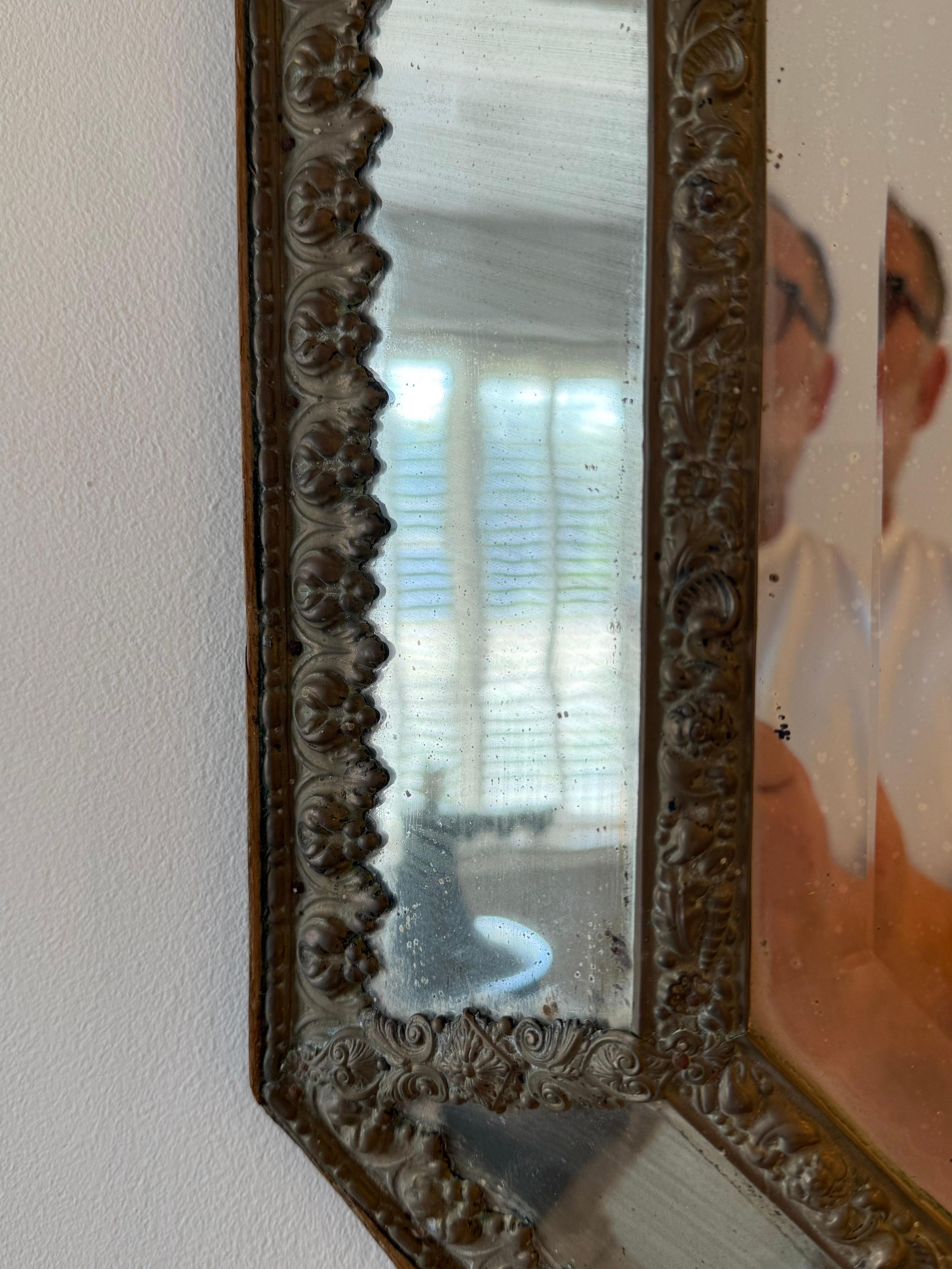 Miroir à coussin en laiton du XIXe siècle en vente 2