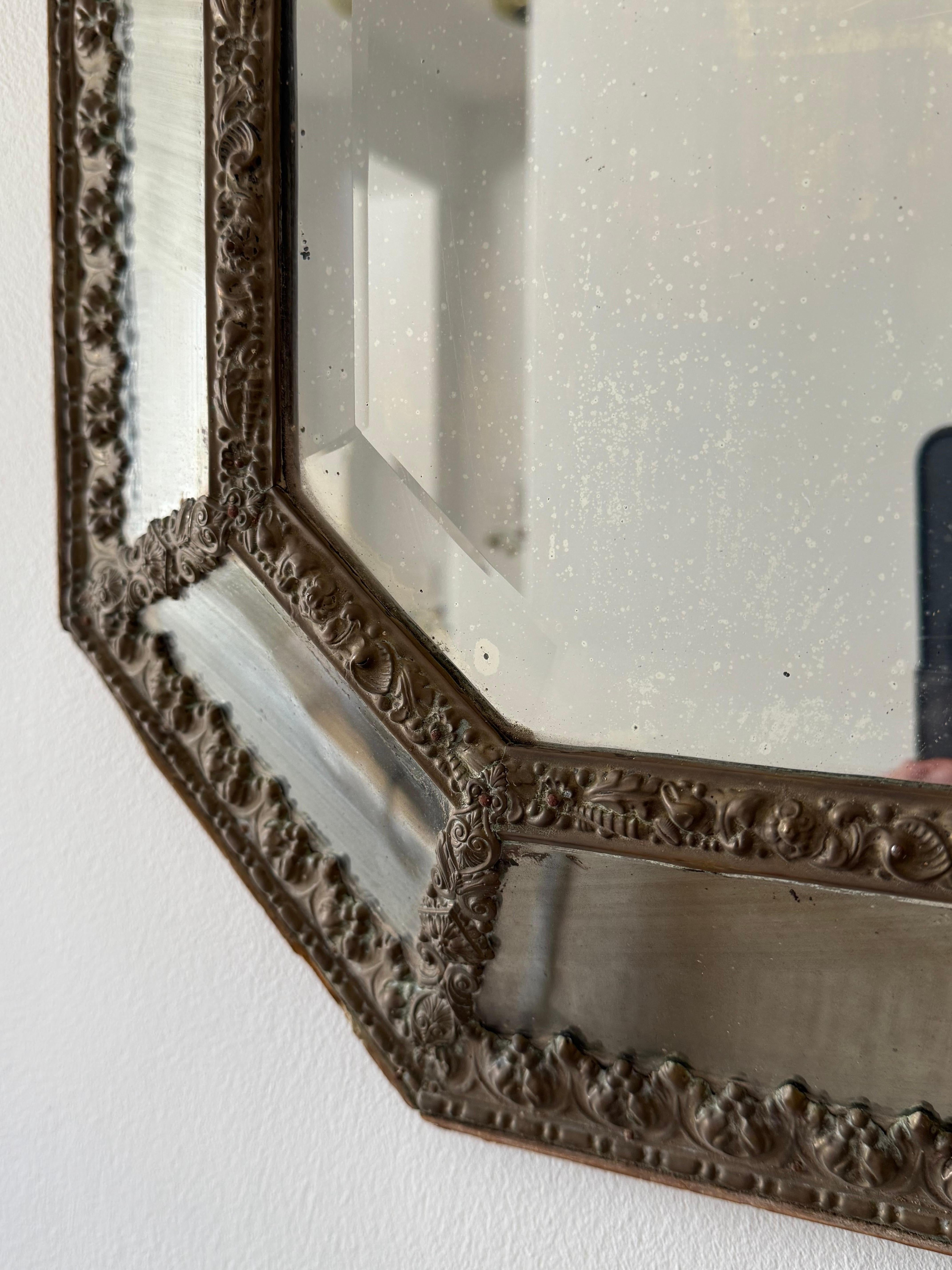 Miroir à coussin en laiton du XIXe siècle en vente 3