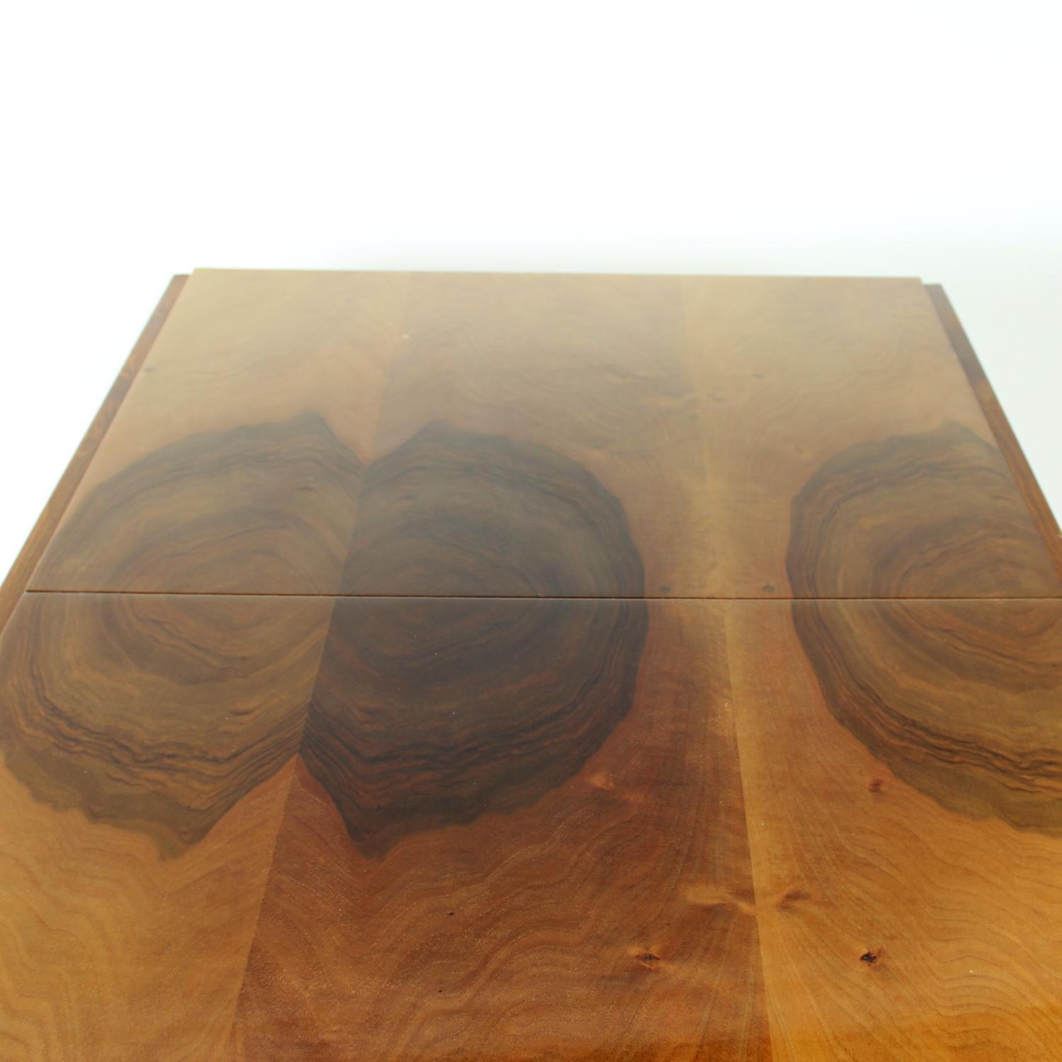 Mesa de comedor extensible de nogal by Tatra, Checoslovaquia Años 60 en venta 1