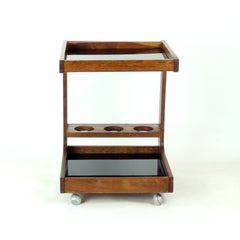 Chariot de bar moderne de style « Mid-Century » en bois avec verre opalin noir, années 1960