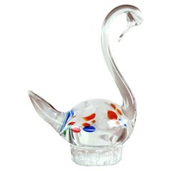 Cigno in vetro artistico vintage realizzato a mano con inclusioni multicolori, Cecoslovacchia
