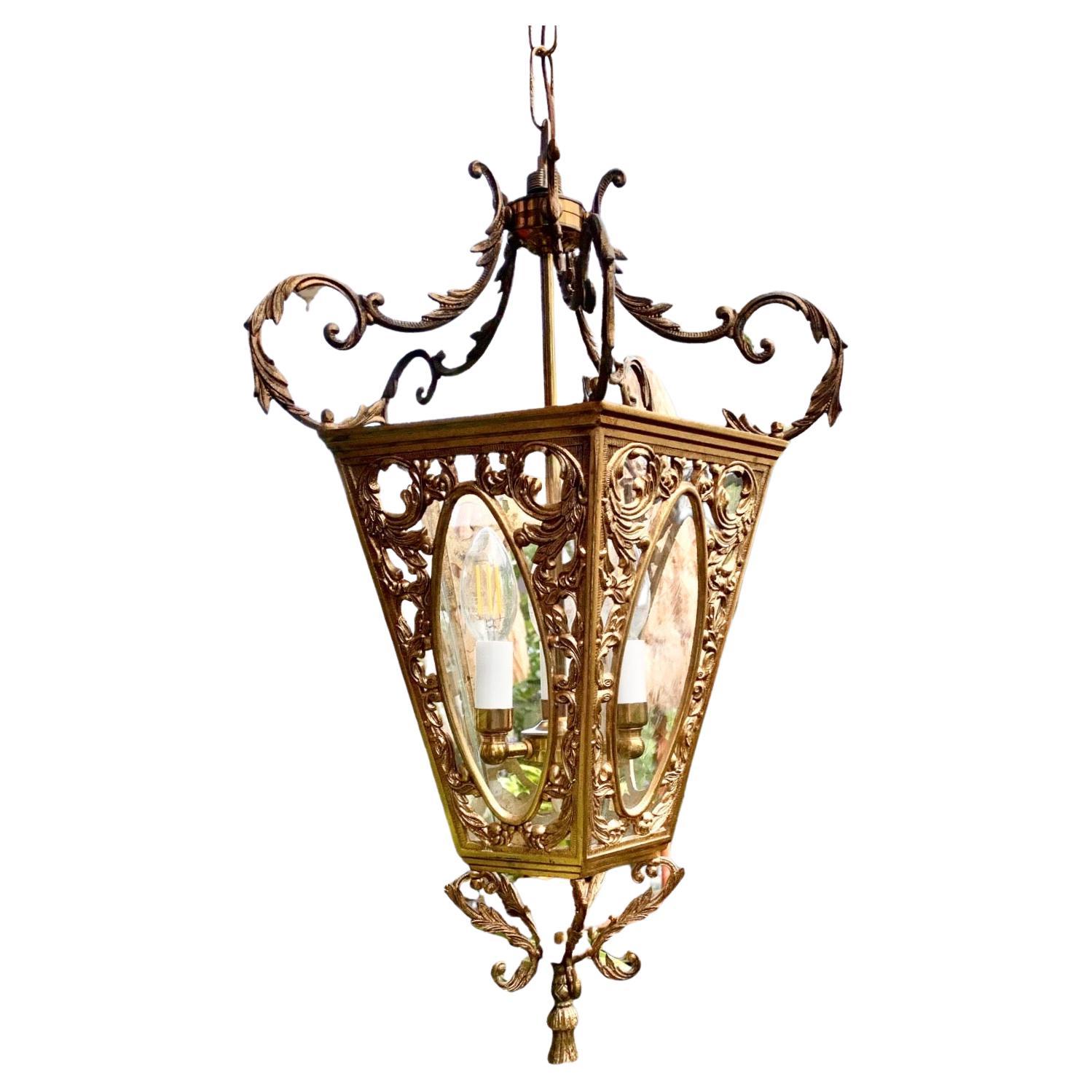 Ancienne lanterne de salle pentagonale en laiton doré et verre du début du 20e C.