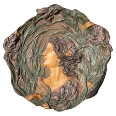 Österreichischer Wandteller aus Porzellan mit Jugendstil-Relief, um 1905