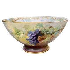 Bol à punch ancien en porcelaine de Limoges, décoré à la main de grappes de raisin, France