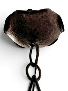 Lampadario antico francese in stile gotico a quattro luci, in ferro battuto forgiato a mano, modello “Corona”