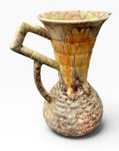 Jarra de cerámica SylvaC de estilo Art Déco con un característico asa de bambú
