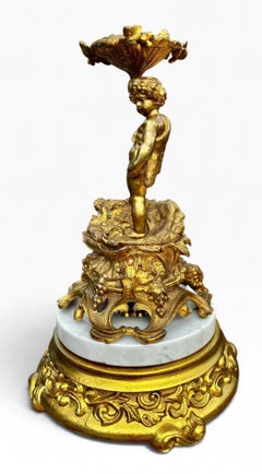 Antike französische Tischdekoration aus vergoldeter Bronze mit Figuren