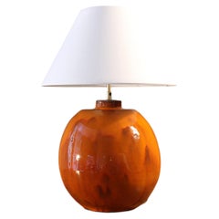 Lampe de table ovoïde en céramique émaillée orange du milieu du siècle, avec abat-jour, France, années 1960