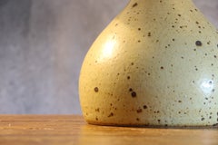 Lampe française en grès moucheté du milieu du siècle, style Migeon, vers 1970