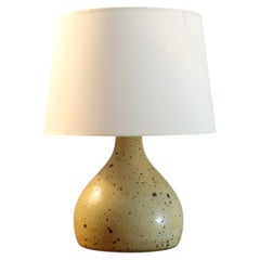 Lampe française en grès moucheté du milieu du siècle, style Migeon, vers 1970