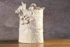 Handgefertigte Vase aus weißem Porzellan mit Spitzenmuster von Alice Riehl, Frankreich, 2010er Jahre