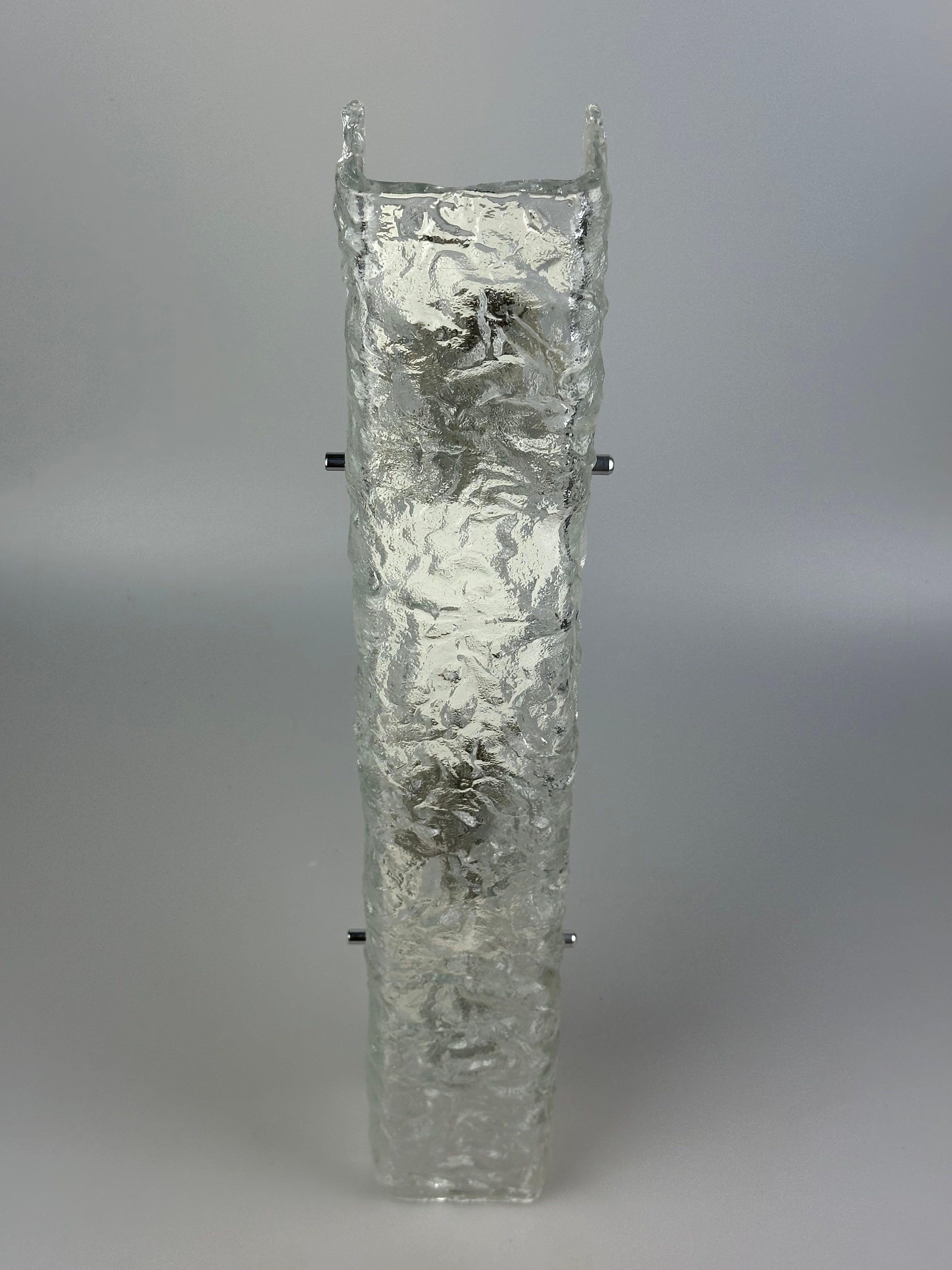 Lampada da parete in vetro ghiaccio degli anni '60/'70 di J.T. Kalmar, Design Austriaco In condizioni buone in vendita a Neuenkirchen, NI