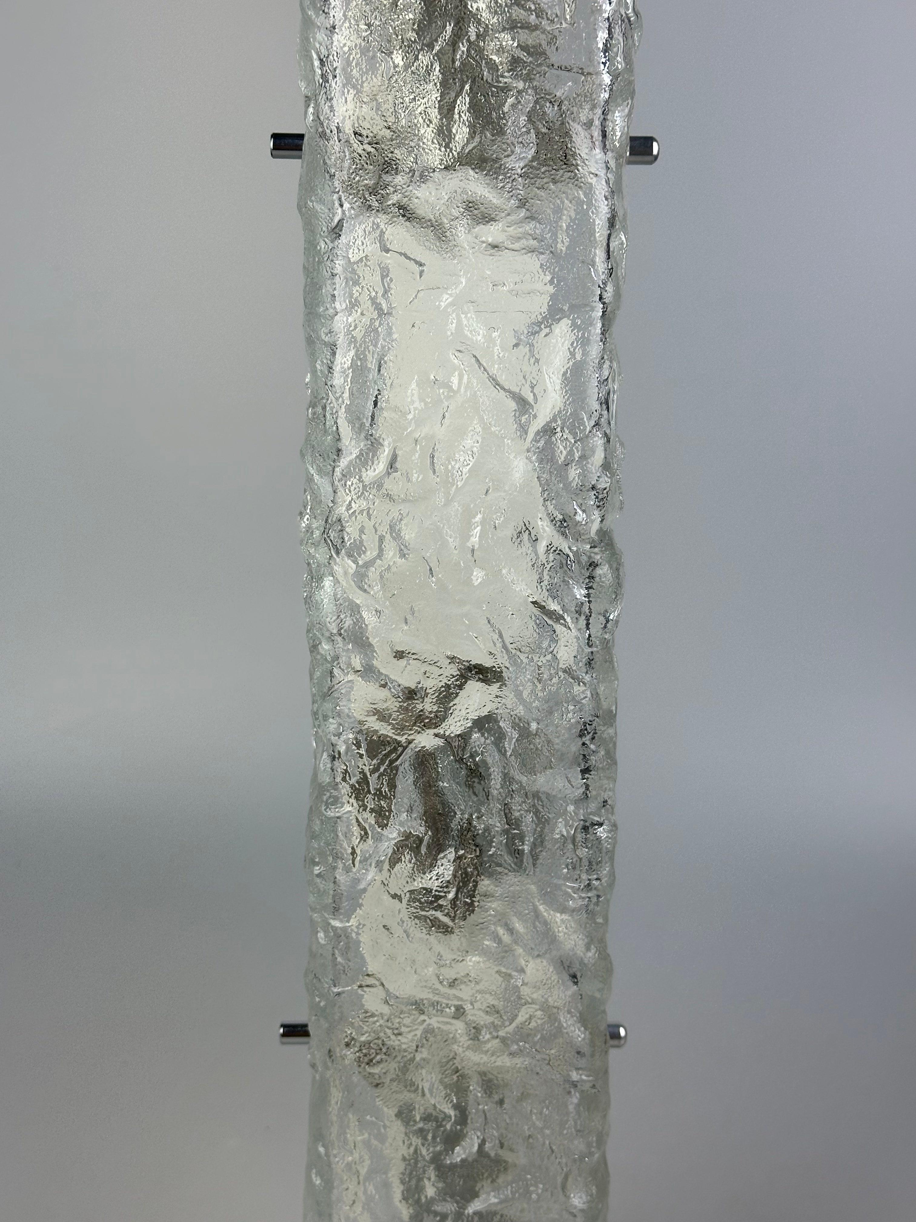 Lampada da parete in vetro ghiaccio degli anni '60/'70 di J.T. Kalmar, Design Austriaco in vendita 1