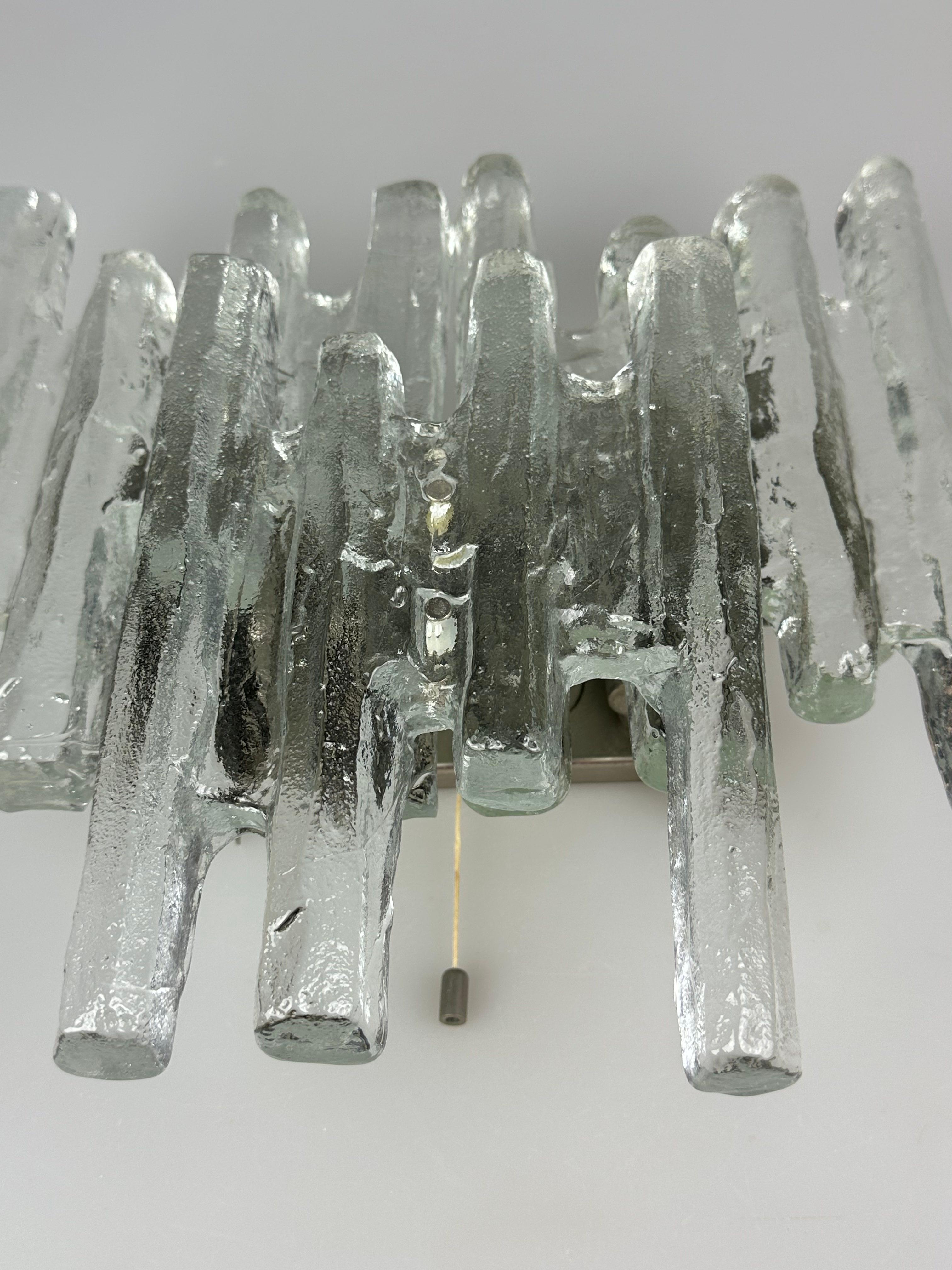 Milieu du XXe siècle Applique en verre glacé des années 1960/70 par J.T. Kalmar, Autriche Design/One en vente