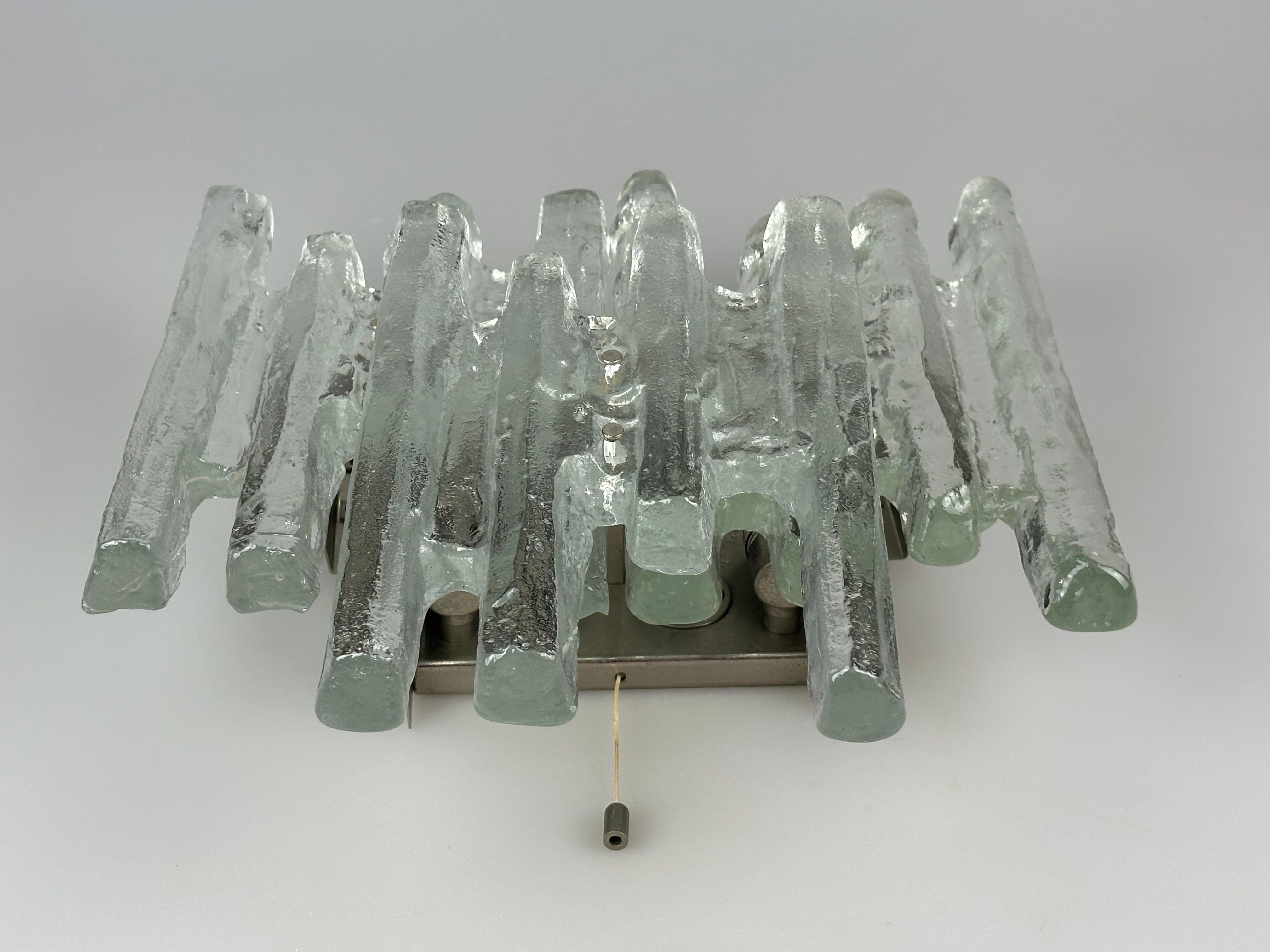 Applique en verre glacé des années 1960/70 par J.T. Kalmar, Autriche Design/One en vente 1