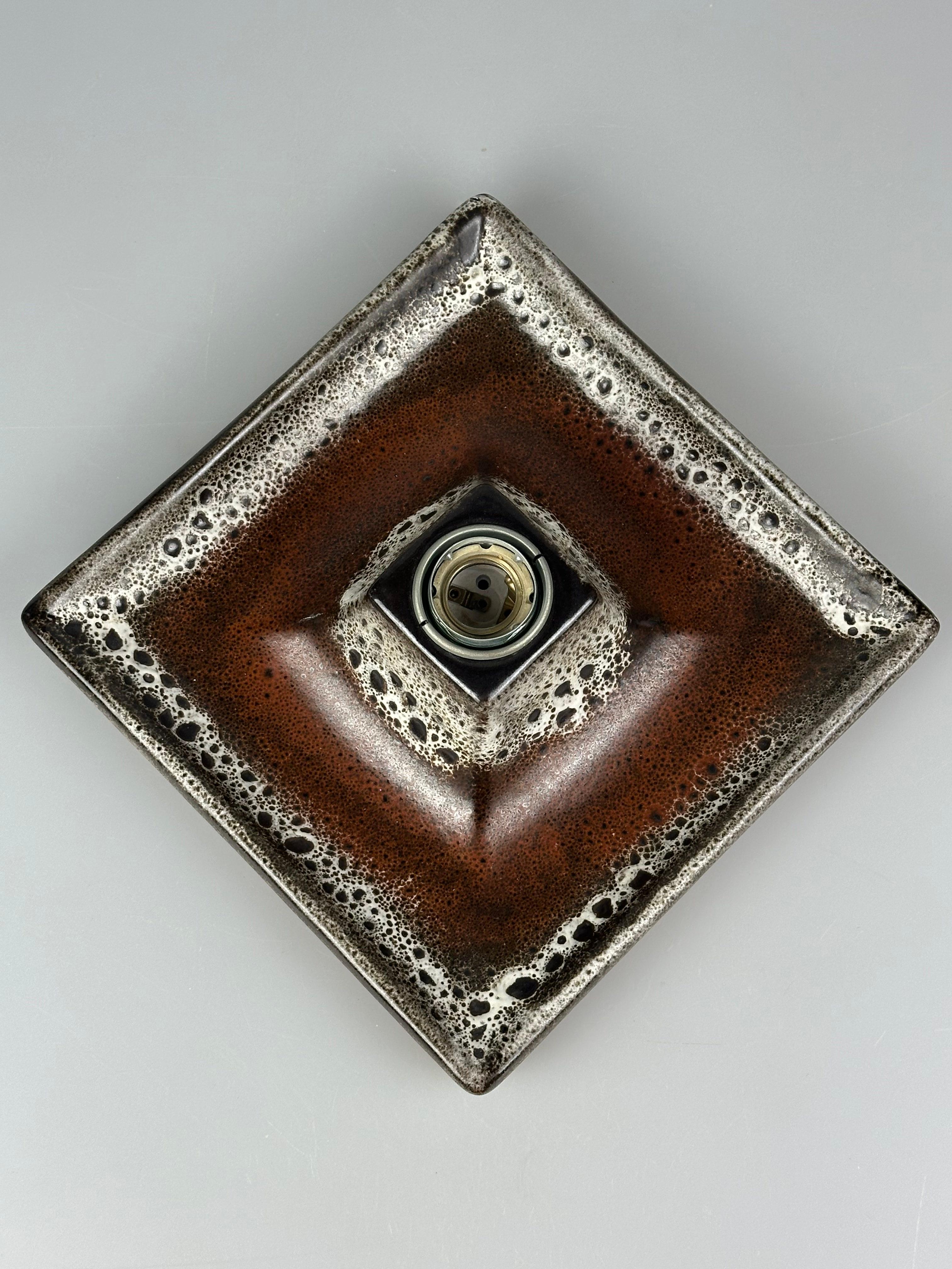 Tedesco Lampada da parete in ceramica degli anni '60/'70, applique di metà secolo, A Space Age Design in vendita