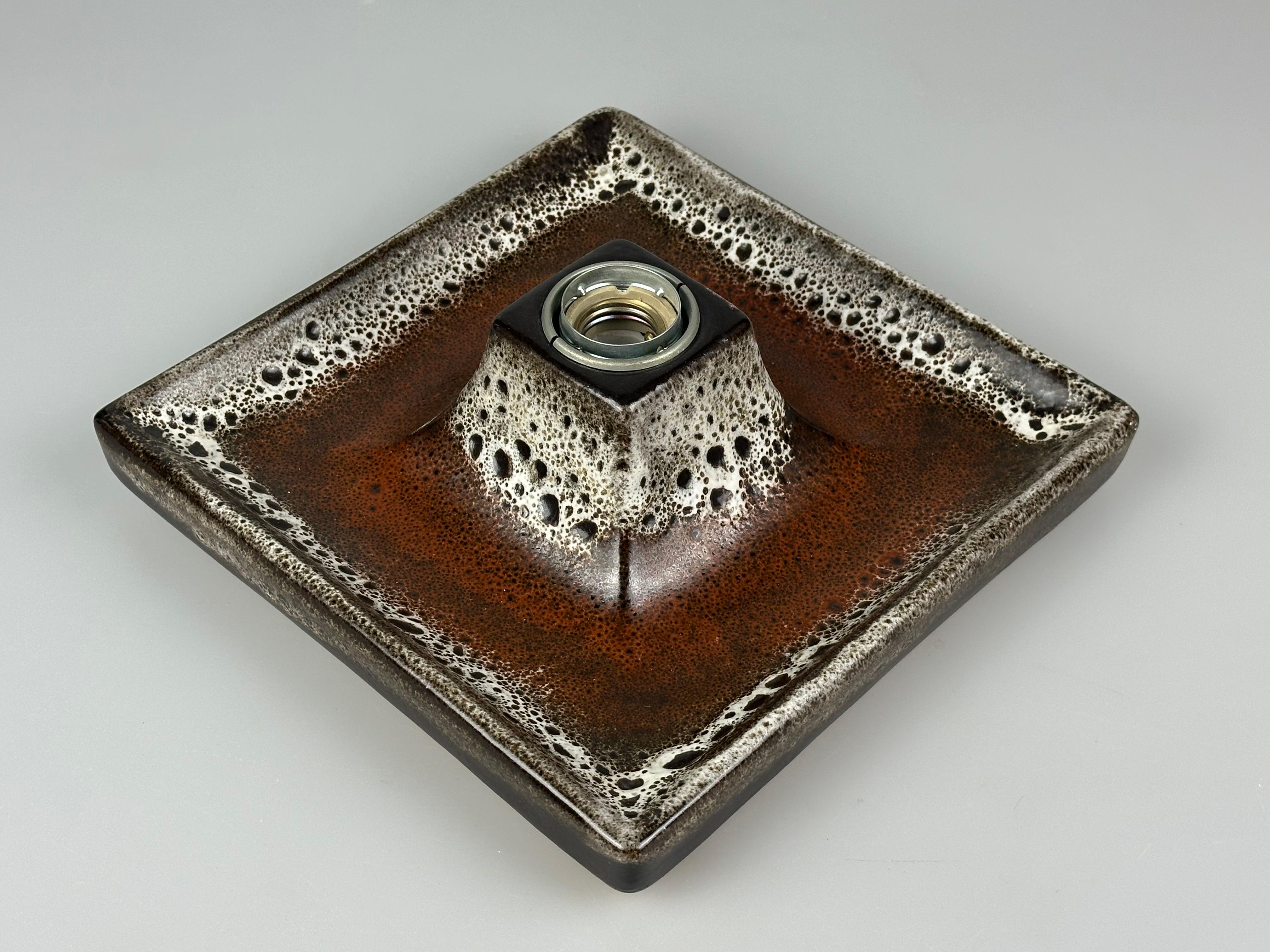 Lampada da parete in ceramica degli anni '60/'70, applique di metà secolo, A Space Age Design In condizioni buone in vendita a Neuenkirchen, NI