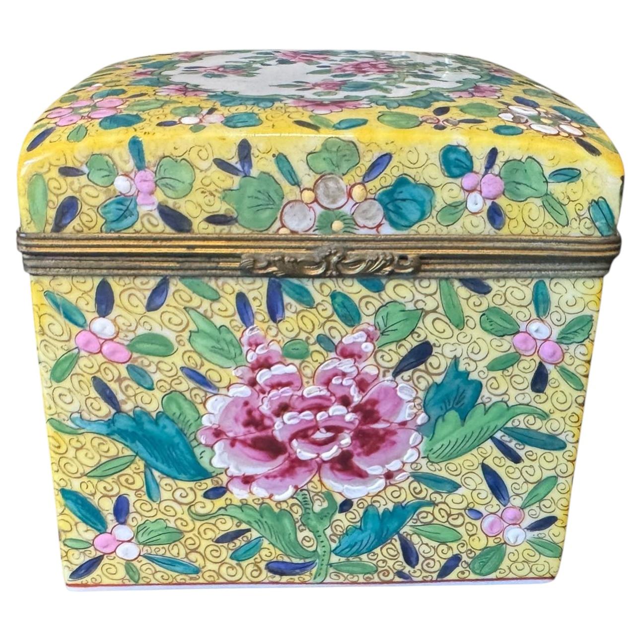 Chinese Famille Rose Porcelain Jewelry Casket