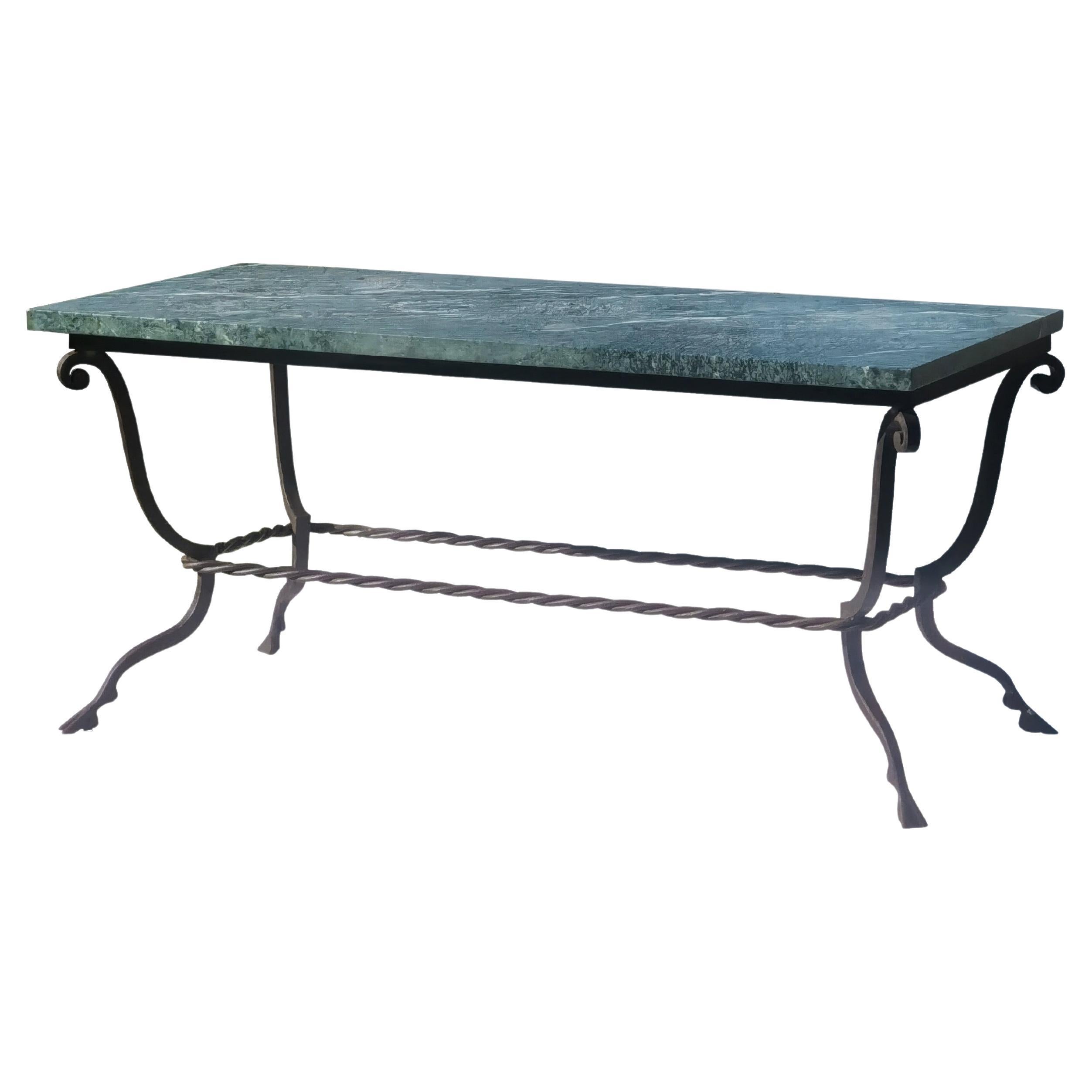 UNA MESA DE CAFÉ NEOCLÁSICA ART-DECO EN EL ESPÍRITU DE EDGAR BRANDT, Francia 1930 en venta