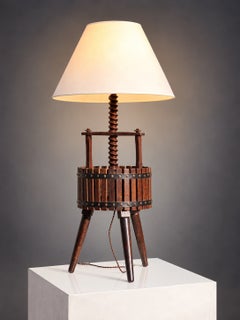 Lampada da terra in legno BRUTALISTA RUSTICO-MODERNA con treppiede, ARTS & CRAFTS, Francia 1960