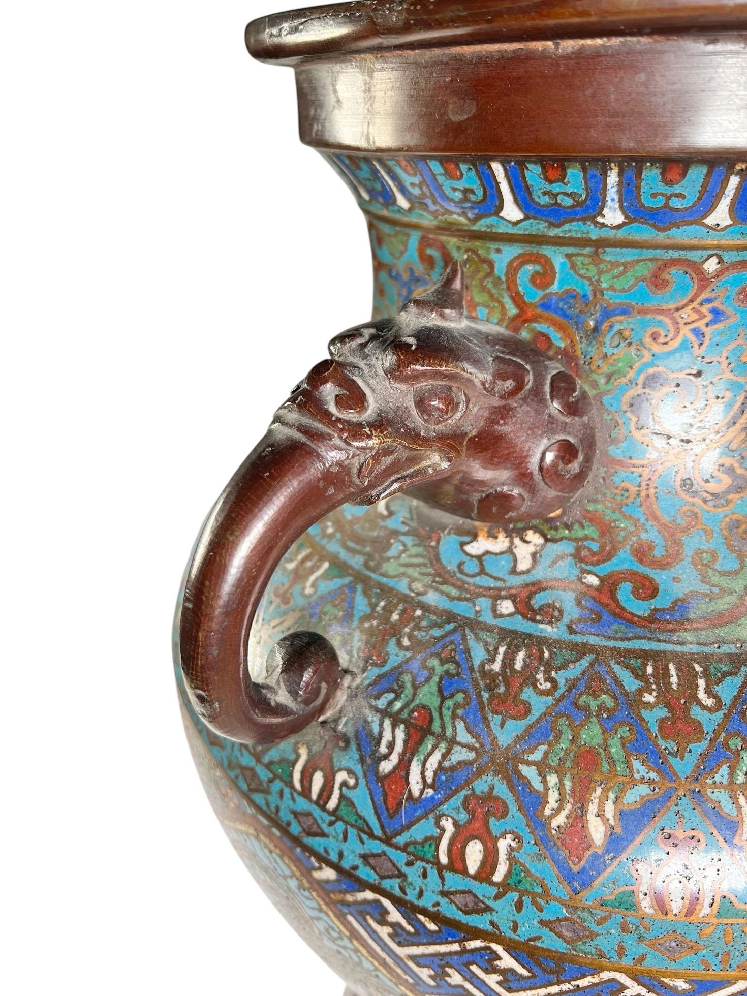 Urna cinese in bronzo cloisonné con manici We the Beast In condizioni buone in vendita a Dallas, TX