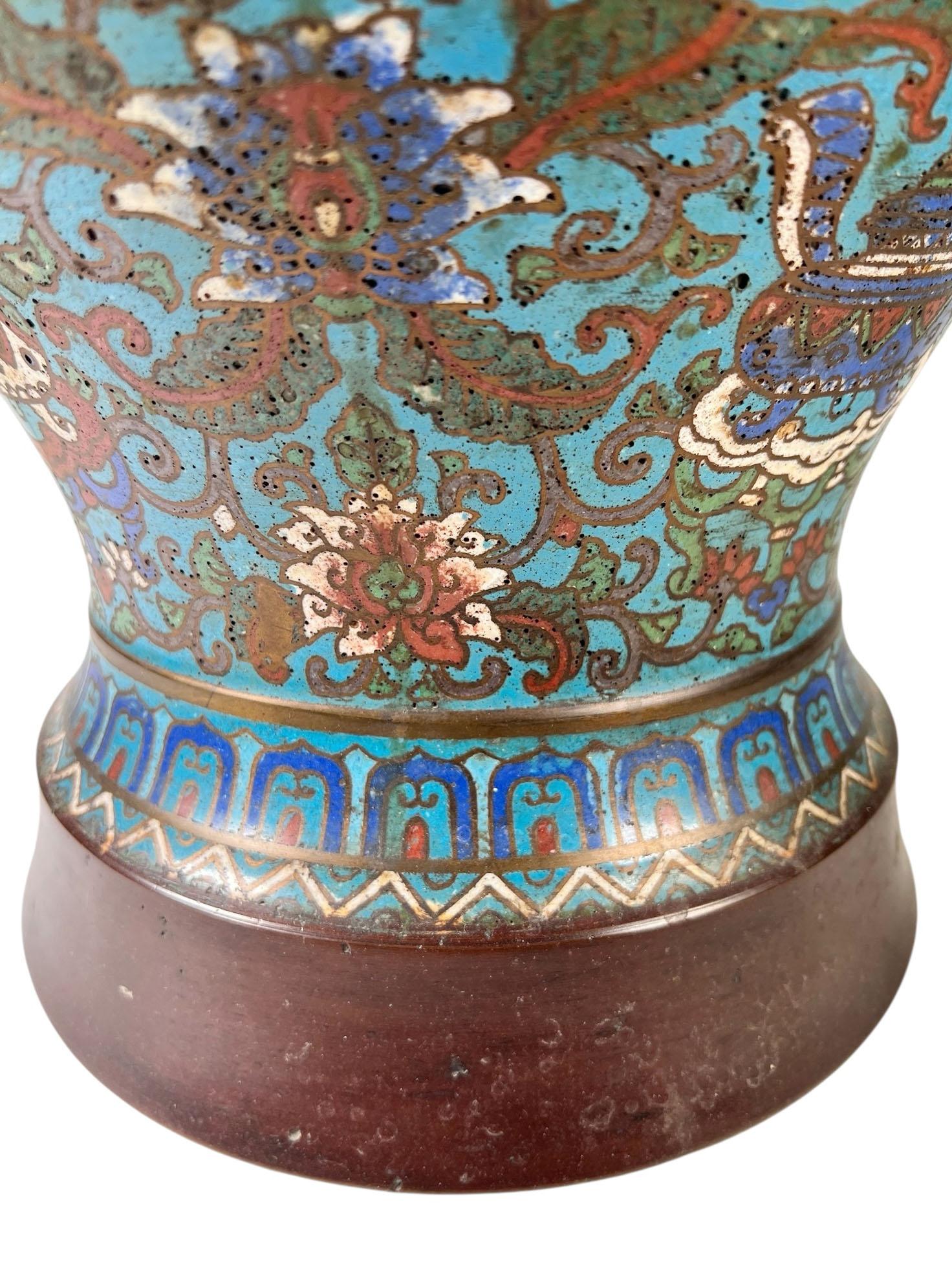 Urna cinese in bronzo cloisonné con manici We the Beast in vendita 2