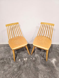 Esszimmerstühle im skandinavischen Stil der 1990er Jahre mit spindelförmiger Rückenlehne