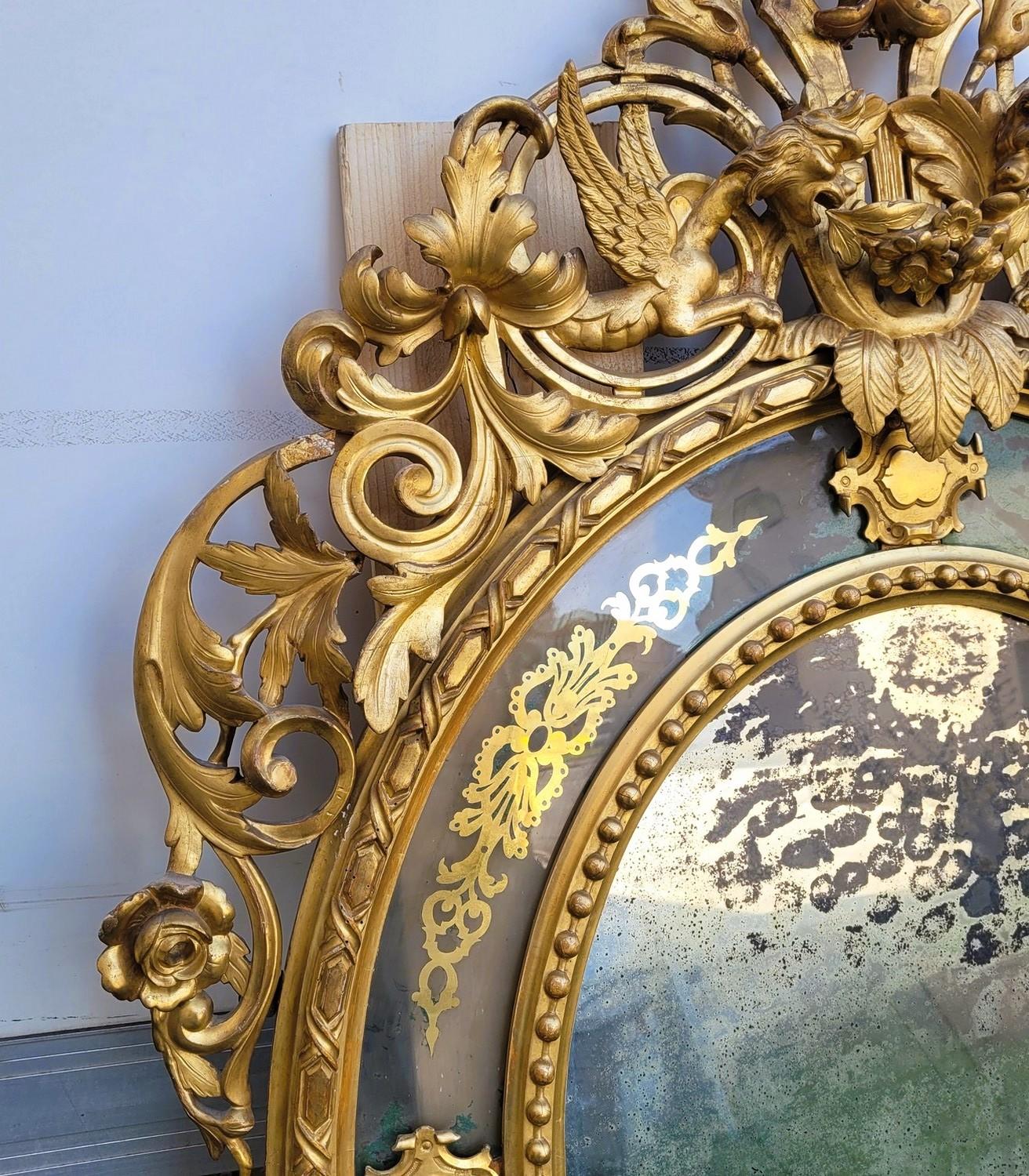 Gran espejo ovalado de madera dorada, Napoleón III, S. XIX en venta 1