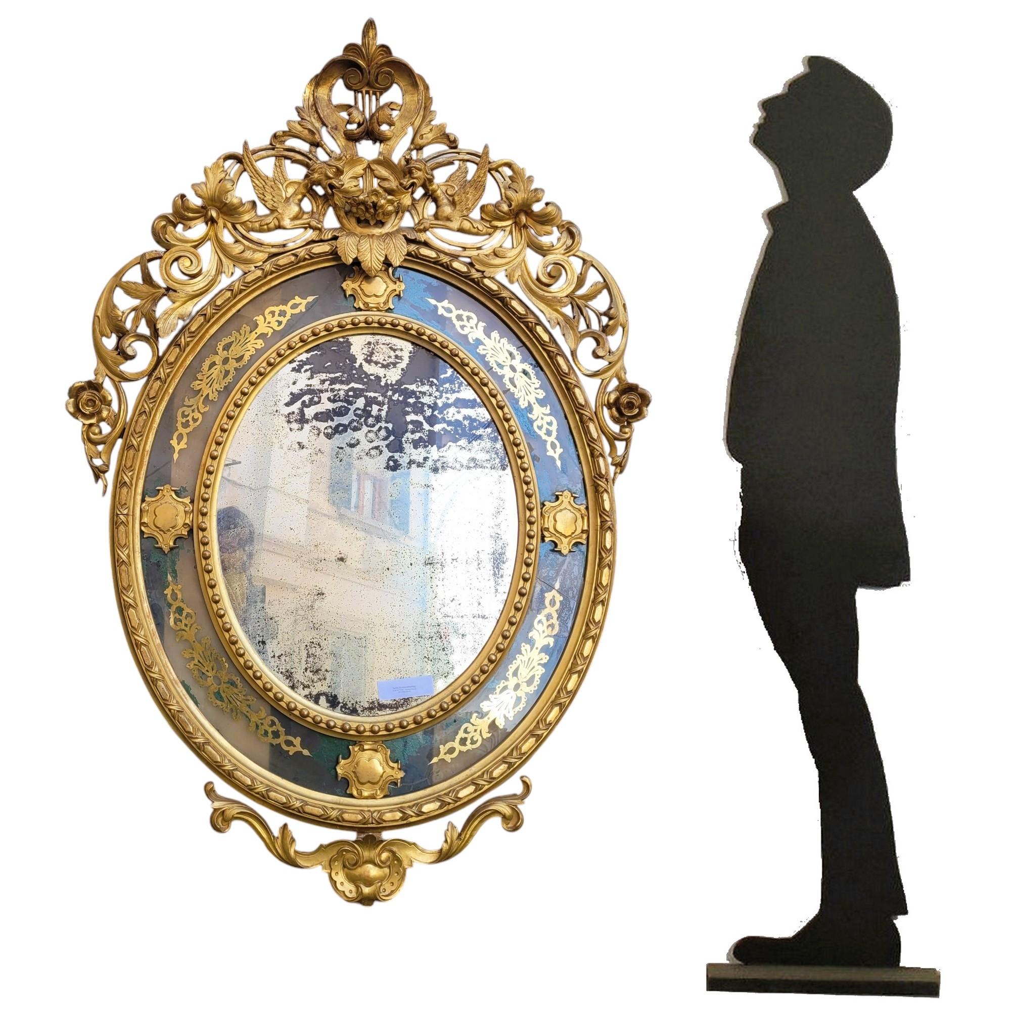 Gran espejo ovalado de madera dorada, Napoleón III, S. XIX en venta 11