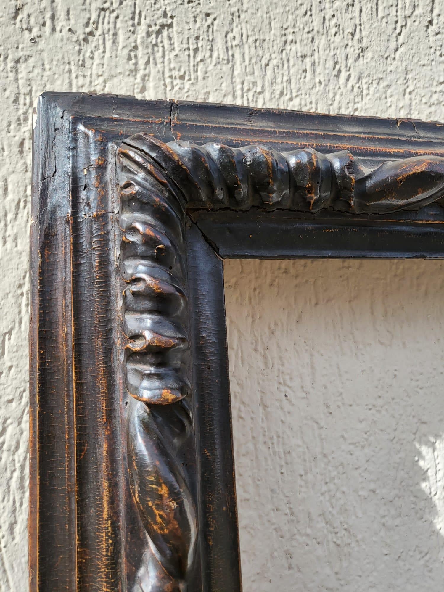 Carved Wooden Frame, 17th Century In Good Condition For Sale In MARSEILLE, FR