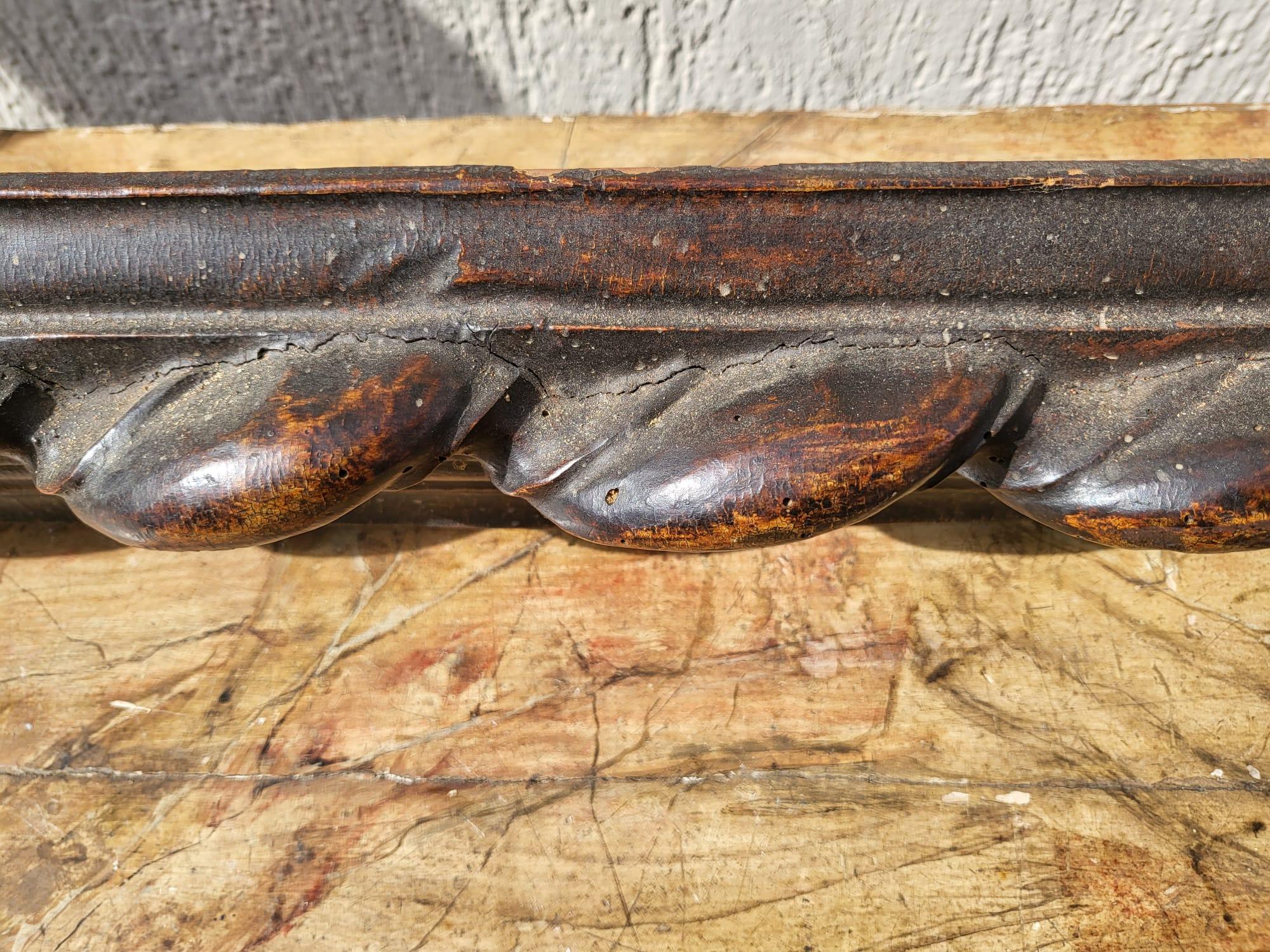 Carved Wooden Frame, 17th Century For Sale 4