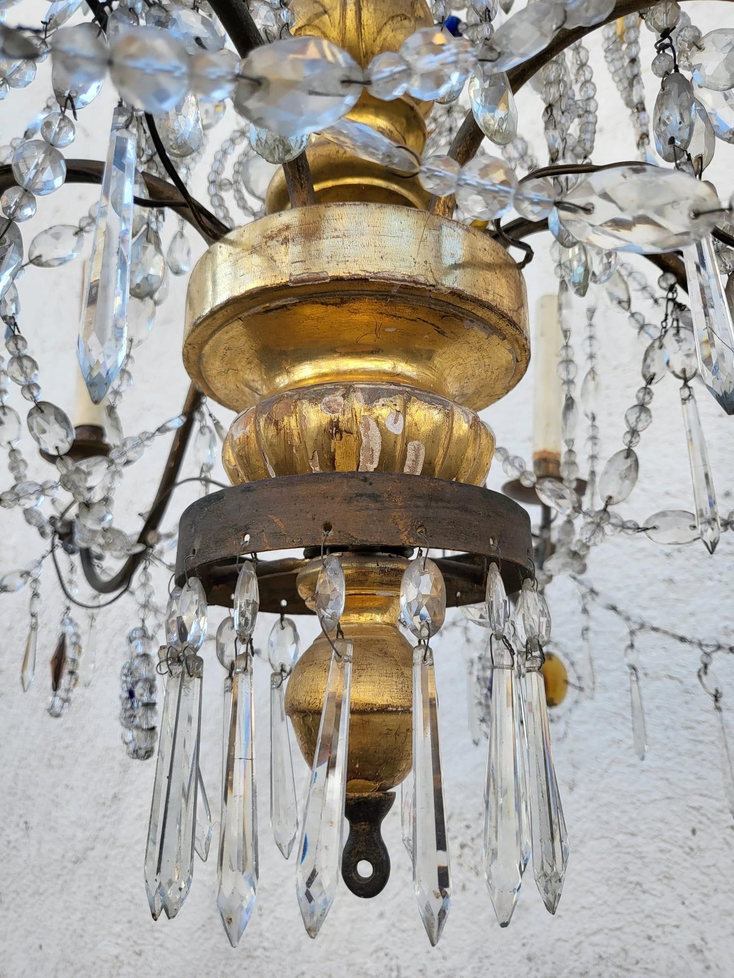 Dorato Lampadario genovese in legno dorato e cristallo, fine XVIII inizio XIX secolo in vendita
