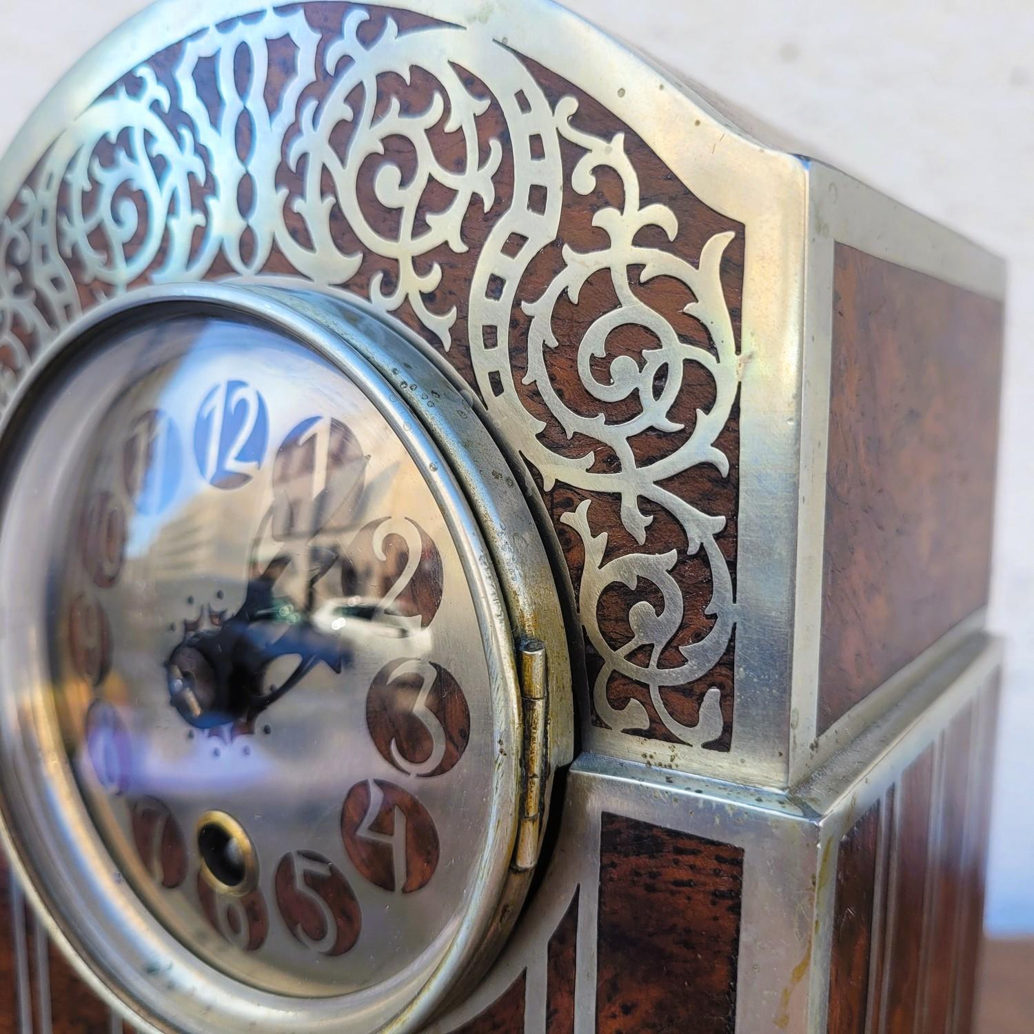Legno Orologio con lente d'ingrandimento e intarsio Art Déco, 20° secolo in vendita