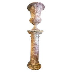 Vaso monumentale dei Medici in stile classico della metà del XX secolo con colonna a piedistallo