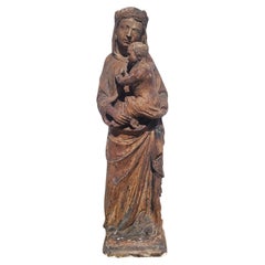 Madonna con Bambino in pietra calcarea scolpita, in stile gotico francese del XV secolo – Champagne o Lor