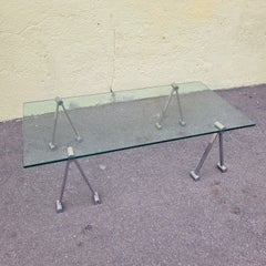 Couchtisch im italienischen Stil der 1970er Jahre mit Stützbeinen aus Glas und Chrom