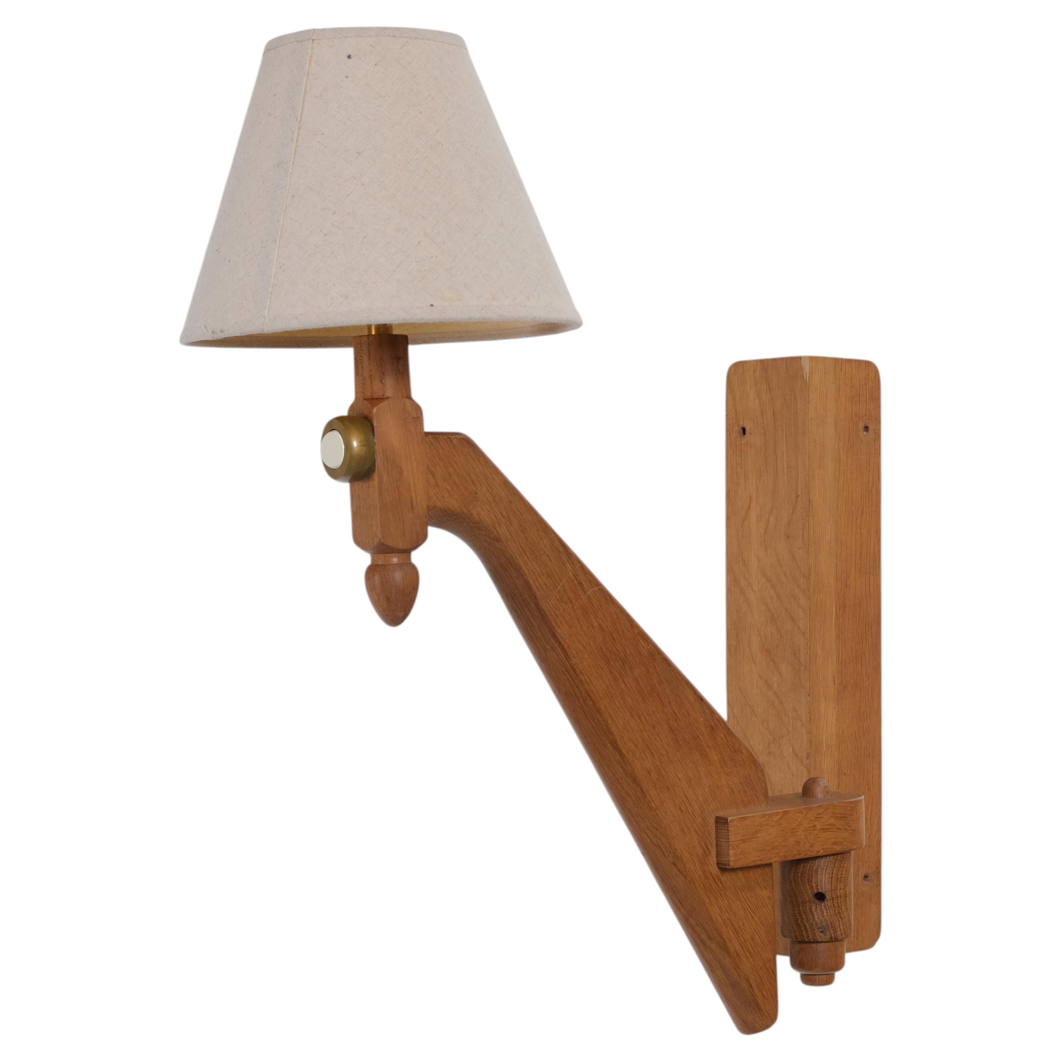 Guillerme et Chambron Sculptural Oak Wall Light, France, circa 1960s