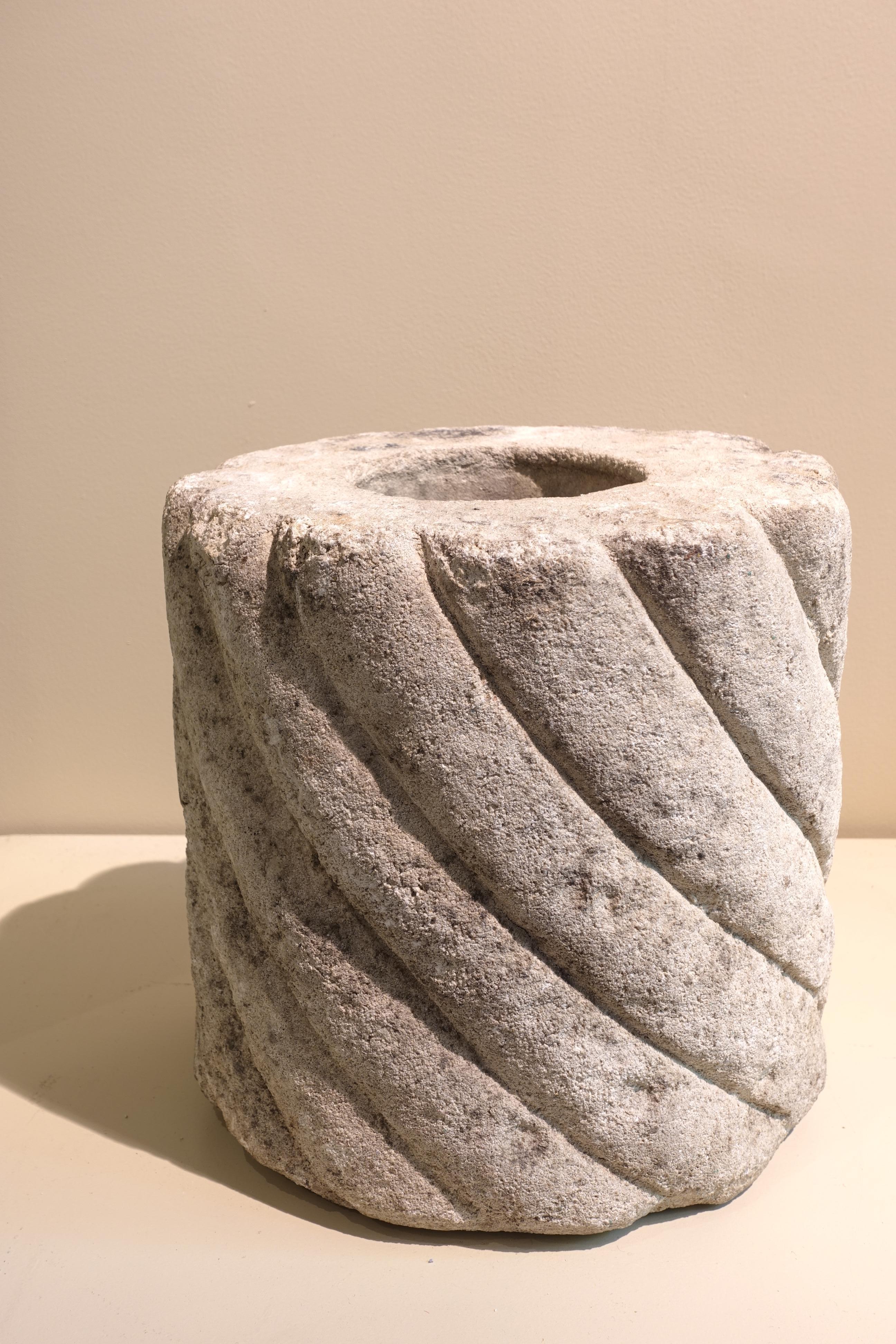 Twisted Column
Italy, 17th Century
H 22 cm x diameter 21,5 cm
central hole diameter : 9,2 cm

This sculpted stone, dating from the 17th century, is a fragment of a twisted or helical column, a form often associated with Baroque architecture and