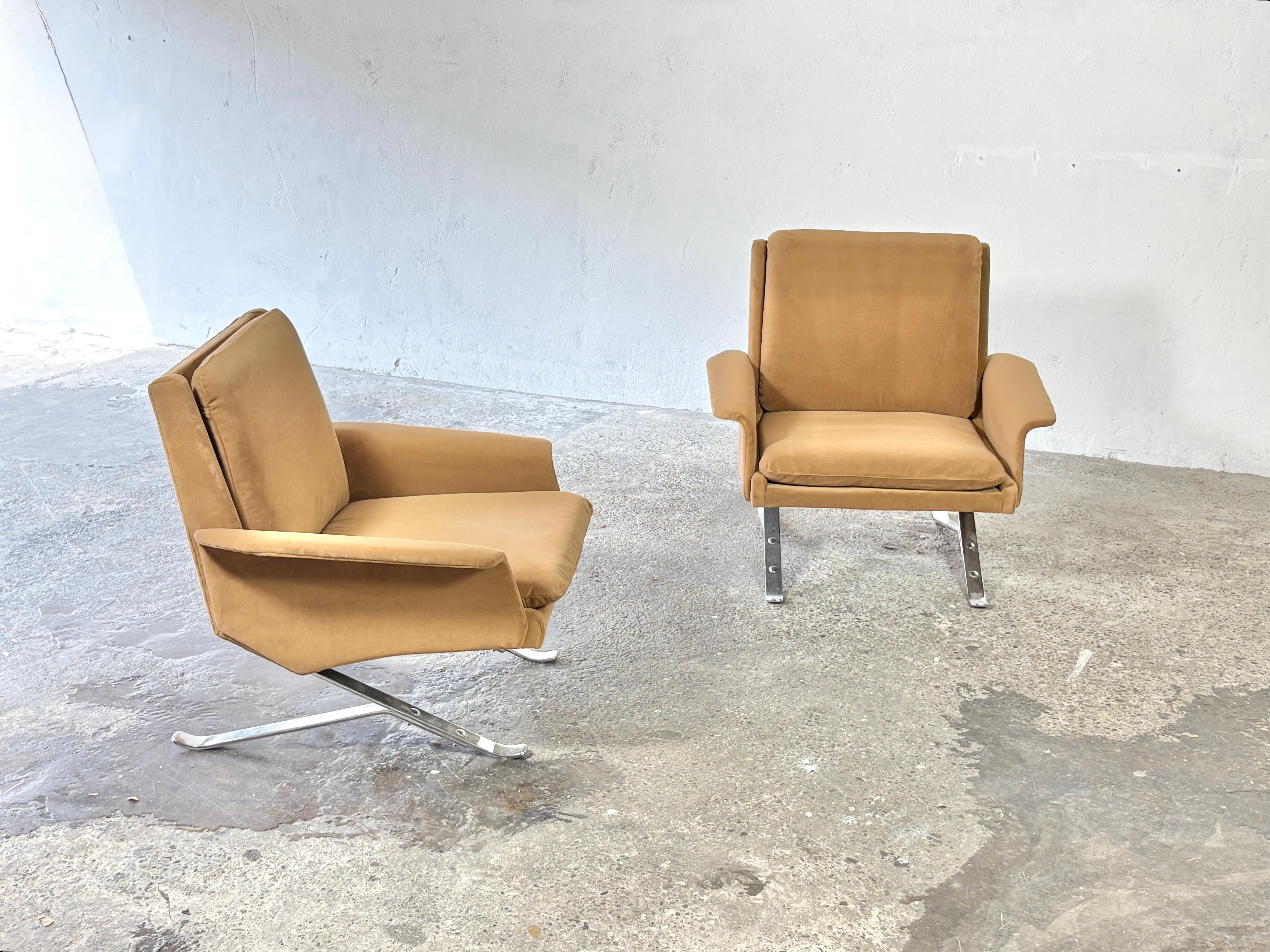 Paar seltene Kufenstühle Lounge Chair

entworfen von Arnold Bode für Tectaform / Federholzgesellschaft Kassel oHG, ca. 1950er Jahre

Preis pro Stuhl, zwei Stühle verfügbar 

Guter Vintage-Zustand, mit alters- und gebrauchsbedingten Gebrauchsspuren