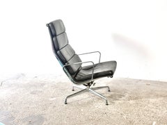Anni ’80: sedia Vitra EA222 Aluminium Group, disegnata da Charles e Ray Eames
