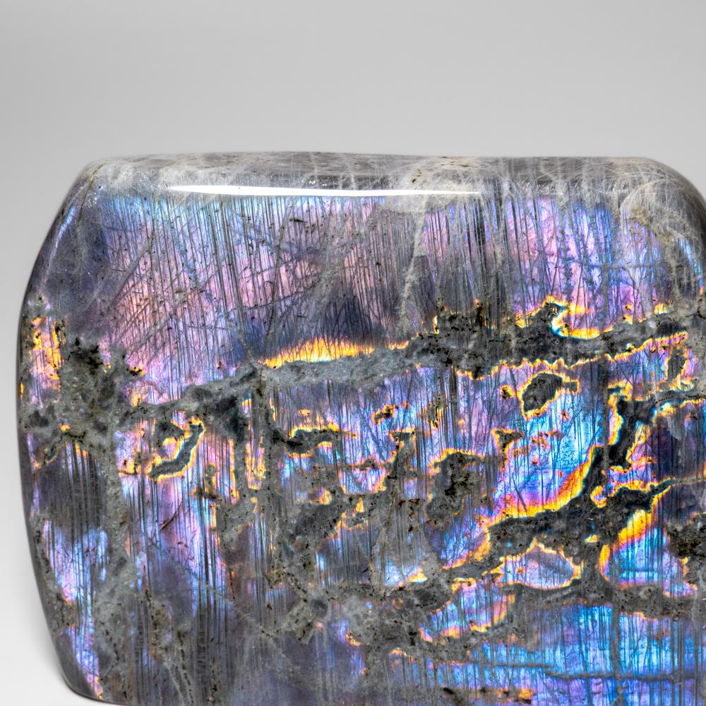 Labradorite lucida a forma libera del Madagascar (9.4 lbs) in vendita 2