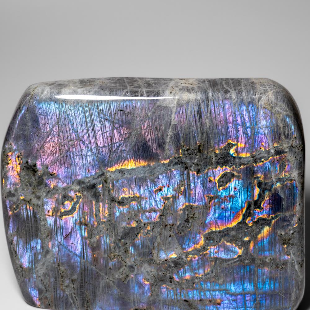 Labradorite lucida a forma libera del Madagascar (9.4 lbs) In condizioni Nuovo in vendita a New York, NY