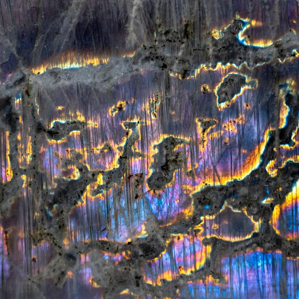 Labradorite lucida a forma libera del Madagascar (9.4 lbs) in vendita 4