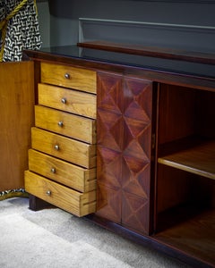 Ein außergewöhnliches Paar Sideboards – Unikate für eine italienische Privatwohnung