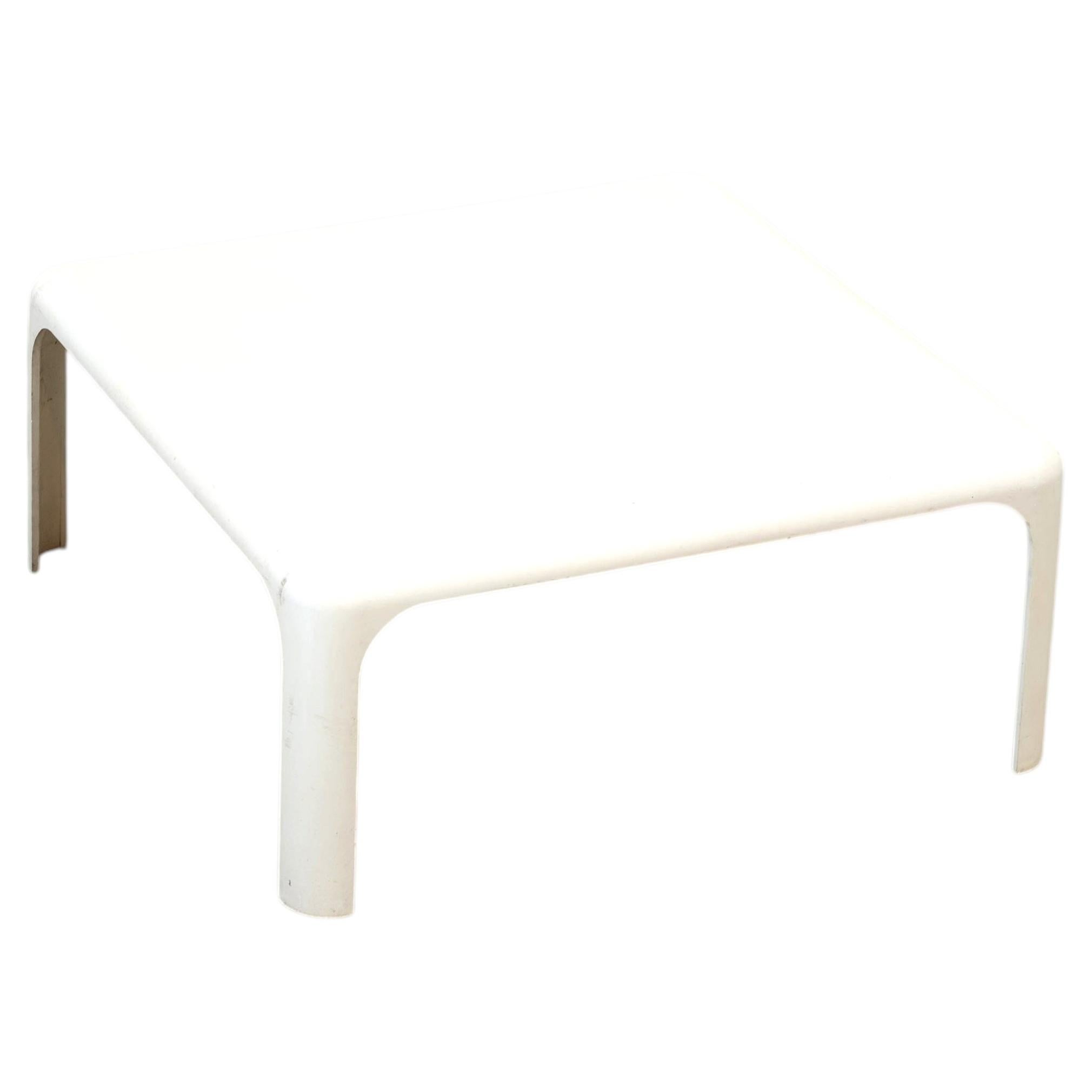 ヴィコ・マジストレッティ Artemide Coffee Table Coffee table by Vico Magistretti for Artemide For Sale at 1stDibs